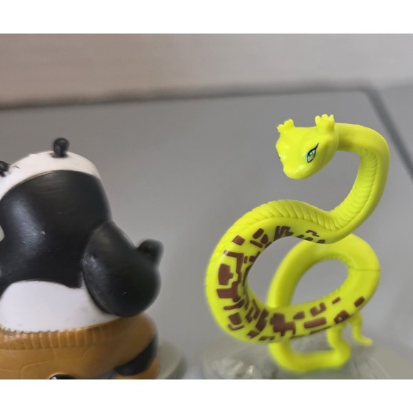 Dreamworks Kung Fu Panda Master Viper & Po Mini Figure 2-Pack On Stand Bases - Picture 4 of 8